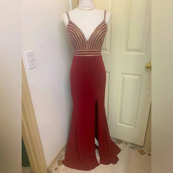 Prom Homecoming Bridesmaid Wedding Formal Long Gown Red Maroon - Picture 1 of 16